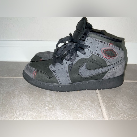 AIR JORDAN 1 MID GSKid black  SUEDE size 5 - Picture 1 of 6